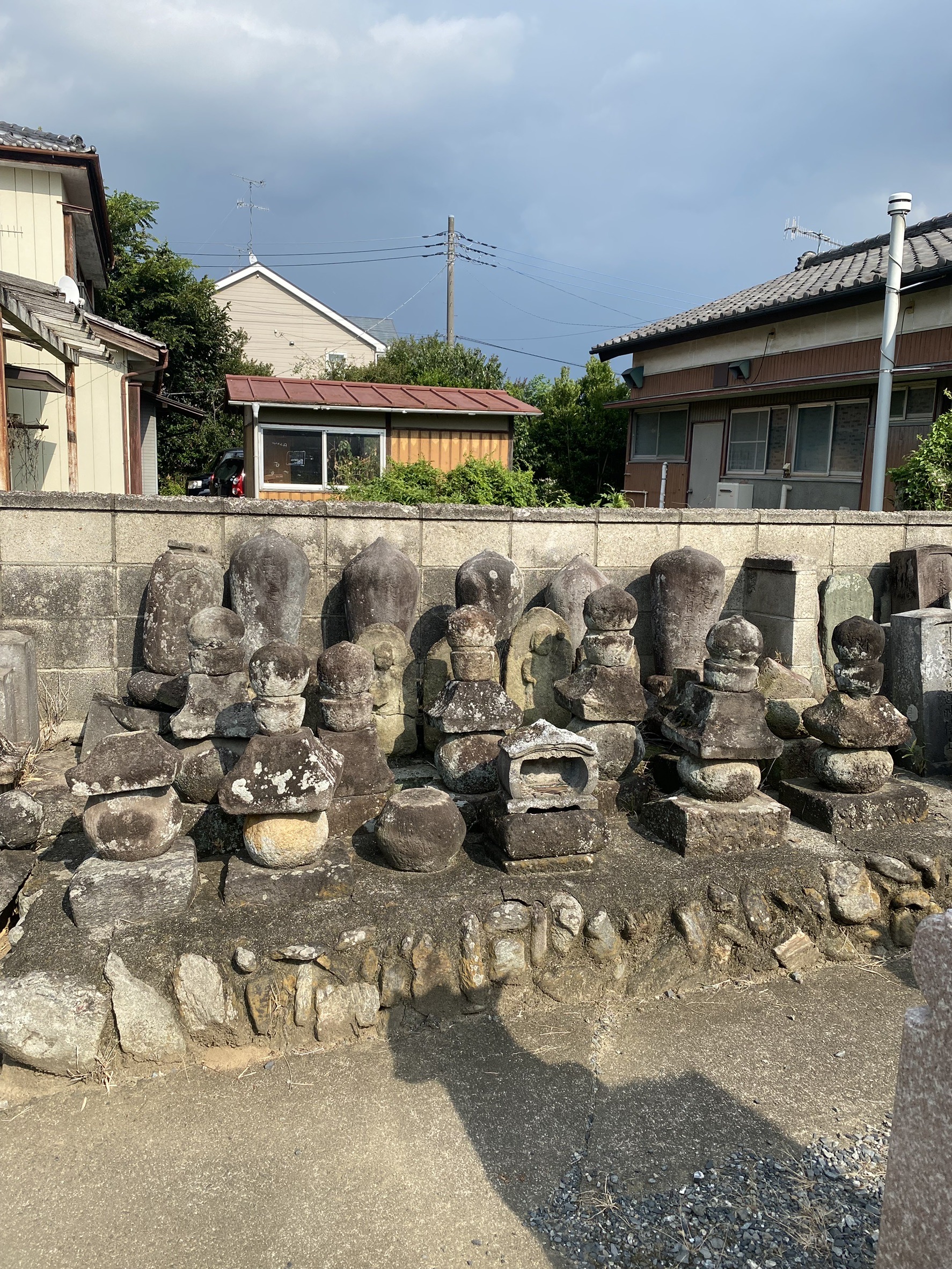 永代供養墓 古い石仏・石塔